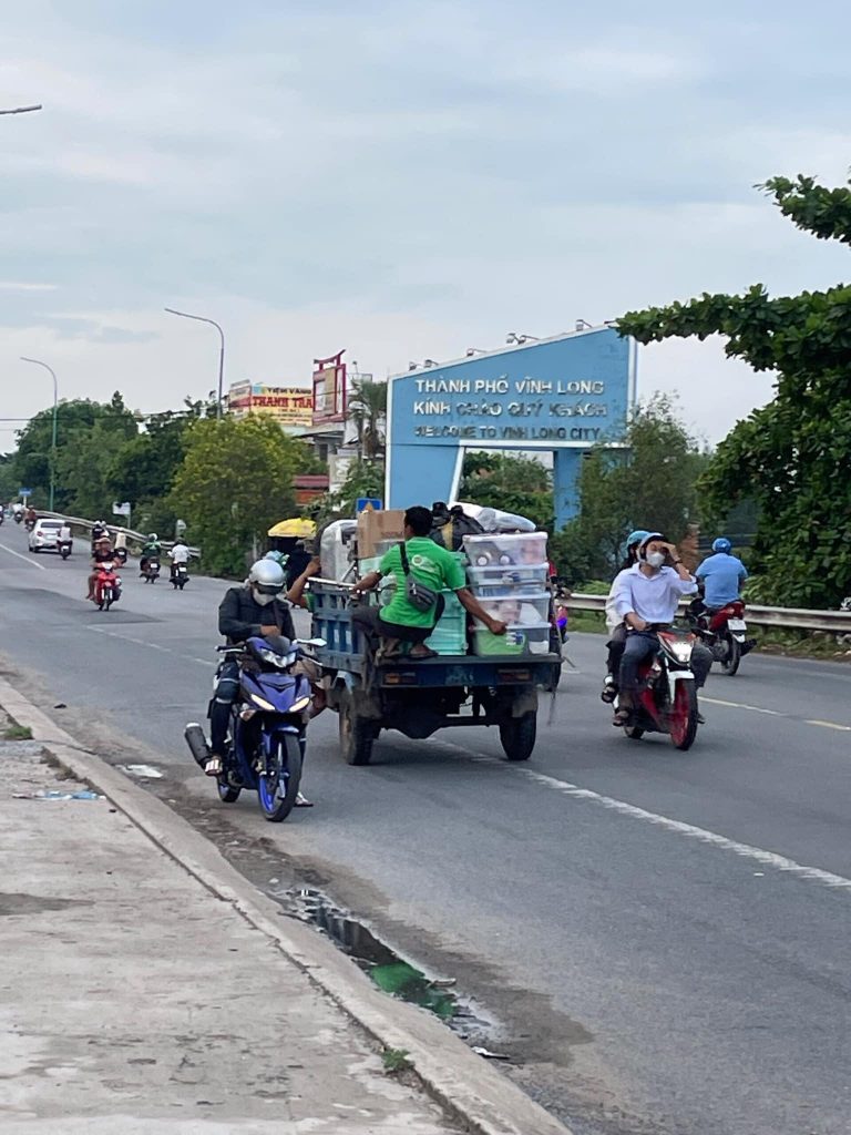 vận chuyển nội thất, nội thất tòa nhà văn phòng, nhà văn phòng chung cư H3, Chuyển nội thất công ty Bất động sản, Chuyển nội thất công ty, Chuyển máy tính công ty, Chuyển máy lạnh công ty, Chuyển máy tính, Chuyển máy lạnh, Chuyển bàn ghế văn phòng công ty, Chuyển bàn ghế văn phòng, Chuyển bàn ghế, Chuyển tủ văn phòng, chuyển kệ văn phòng