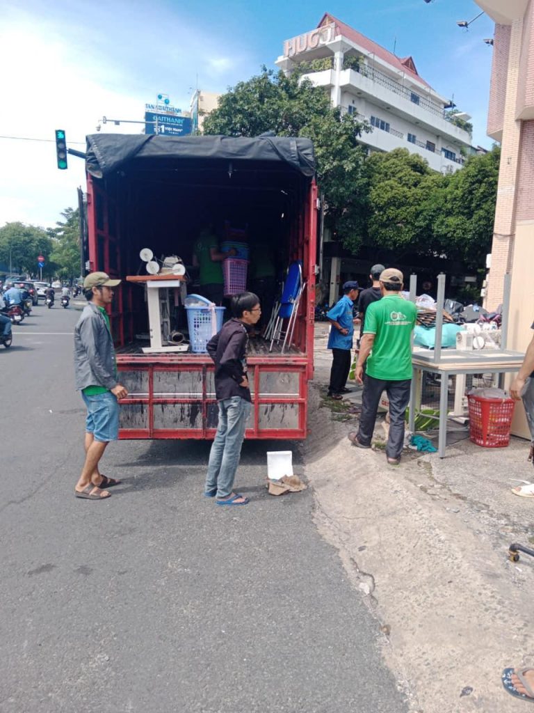 vận chuyển trung tâm thiết kế thời trang, Chuyển nhà 247, Chuyển nhà, Vận chuyển nhà văn phòng, Vận chuyển trung tâm thiết kế, Tháo lắp máy lạnh, Vận chuyển máy may, Vận chuyển vải may quần áo, Vận chuyển kệ để đồ, Vận chuyển bàn ghế văn phòng, Vận chuyển manocanh shop thời trang